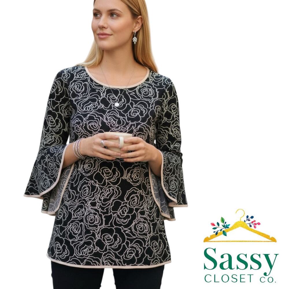 Coco Bianco Navy White Floral Bell Sleeve Round Neck Stretch Top Size M EUC